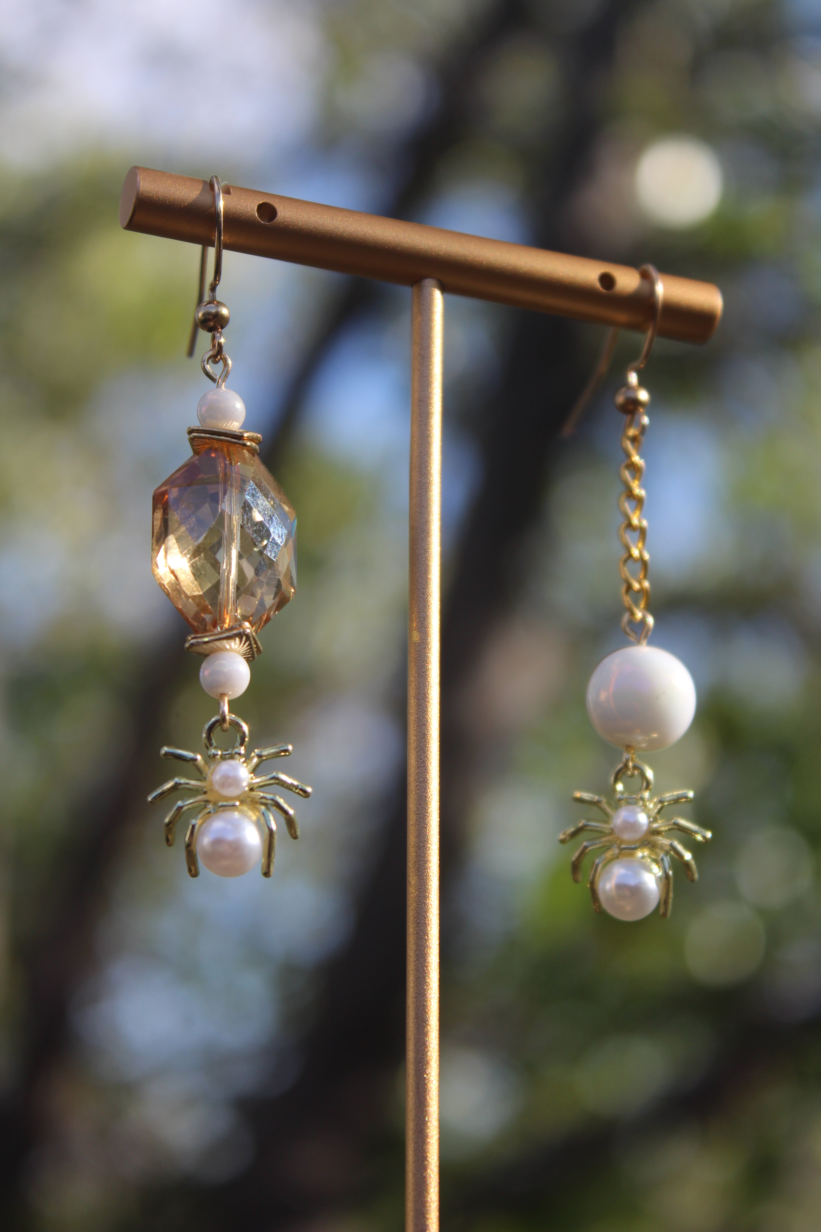 Spider Pearl (PAIR. 2 Earrings)