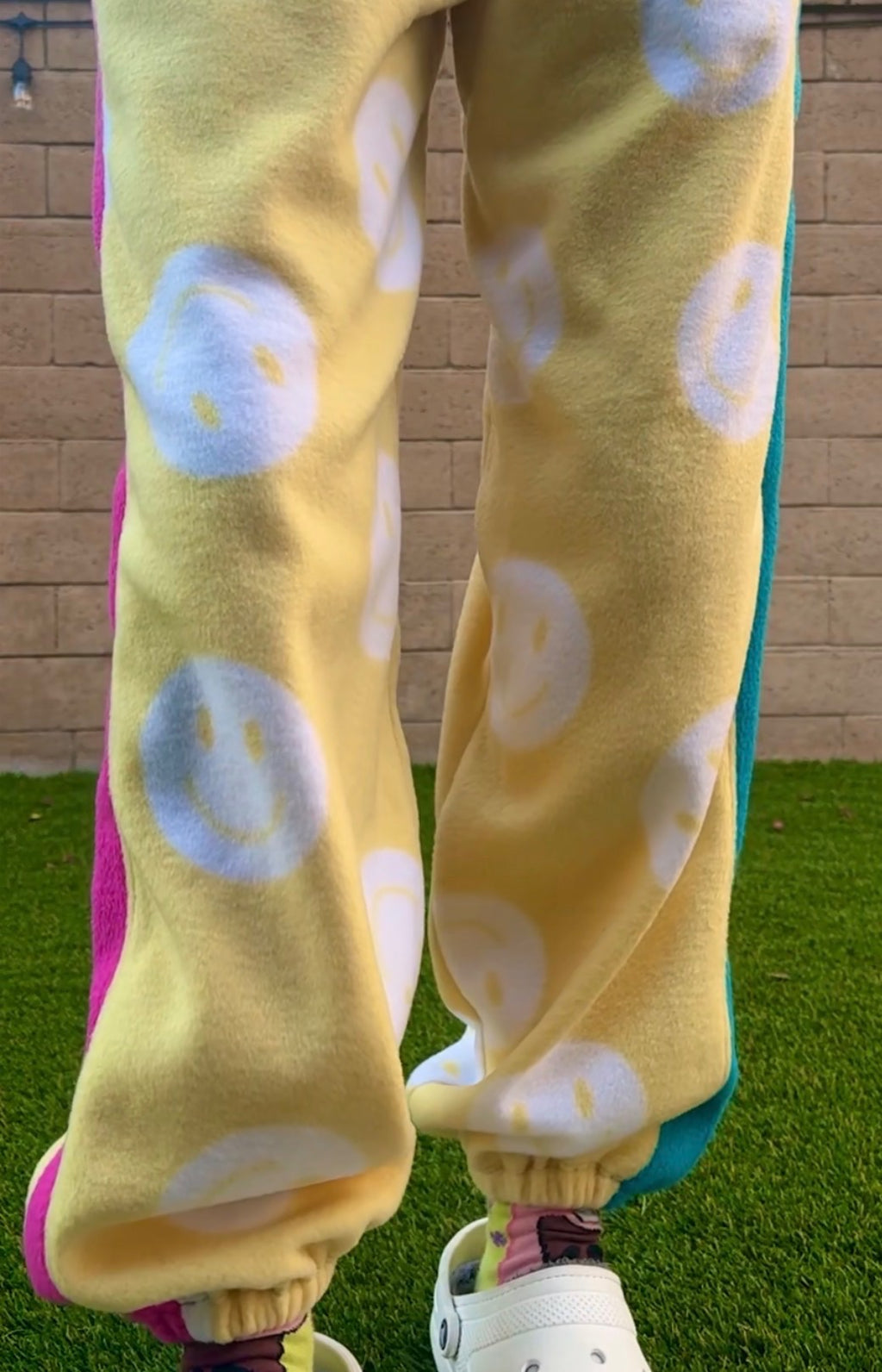 Custom Cozy Smiley Duo Groovers